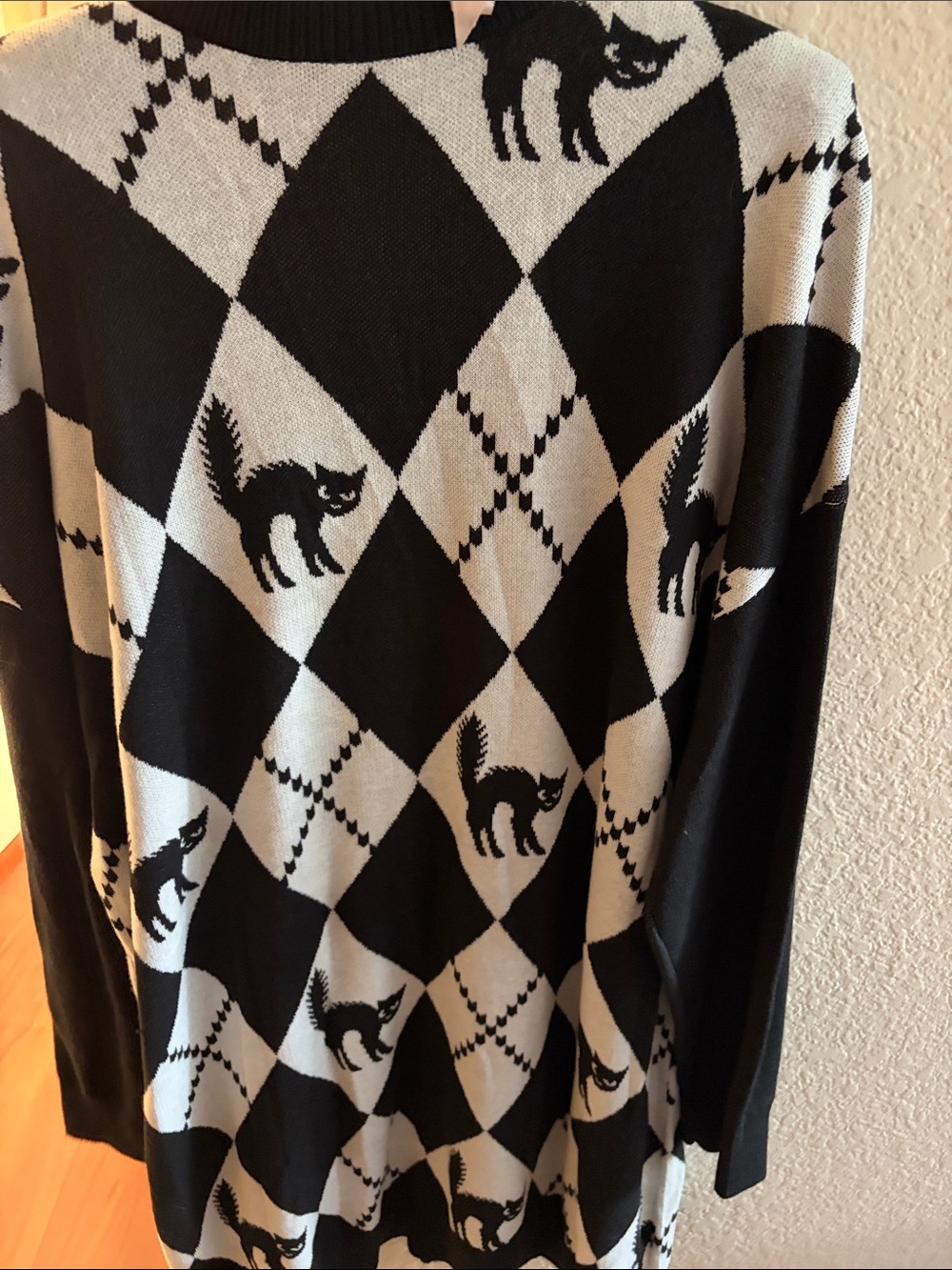 Torrid Black & White Black Cat Spooky Argyle Button Front Cardigan Size 2X - Picture 9 of 9